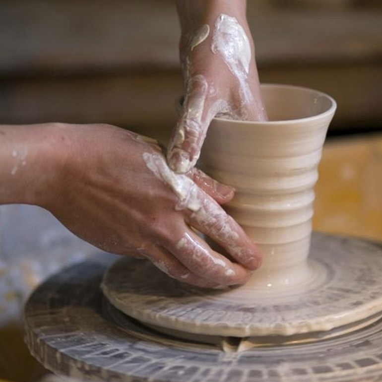 Beginners Wheel Throwing with Wren